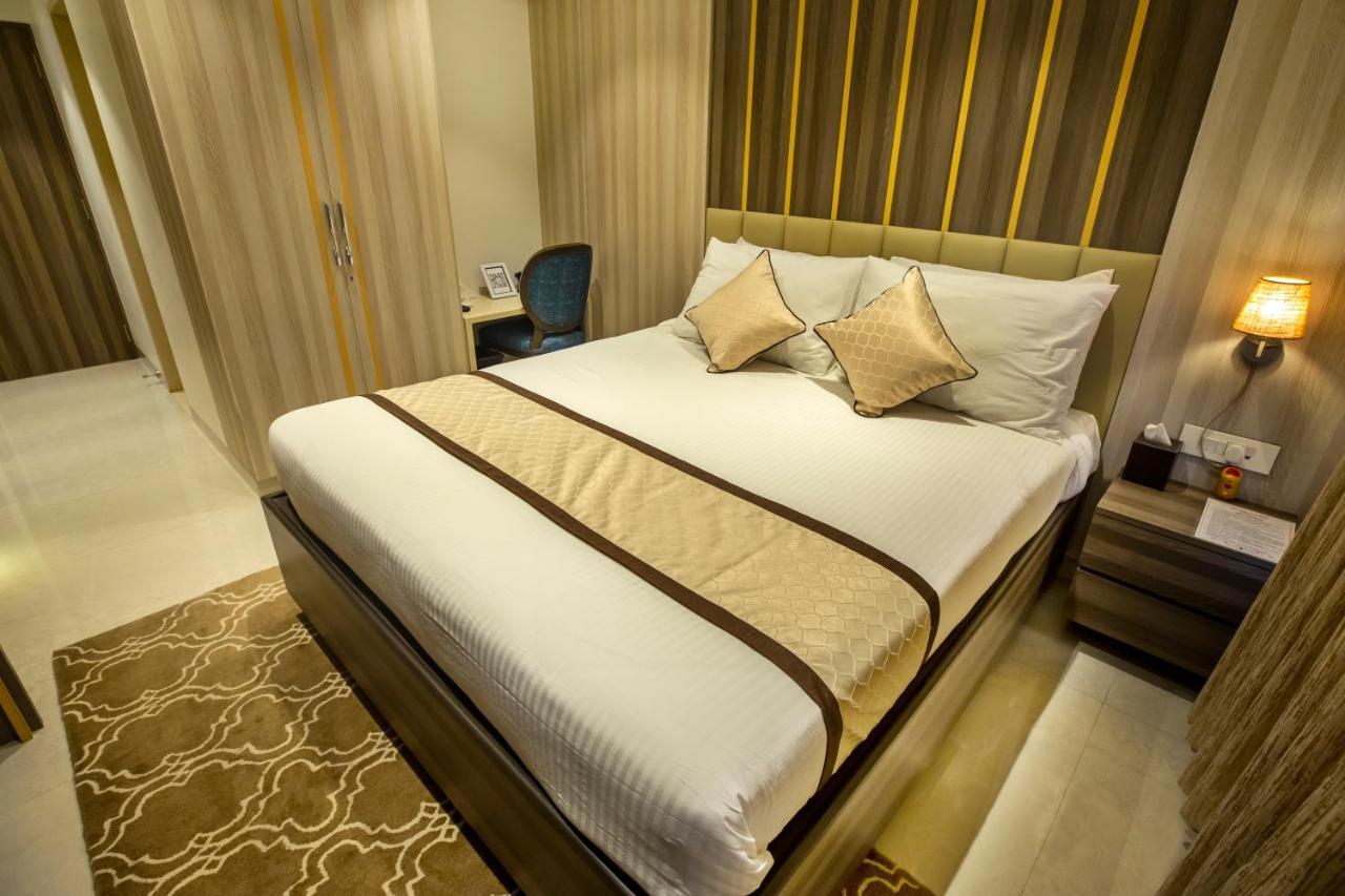 The Thane Club Екстериор снимка