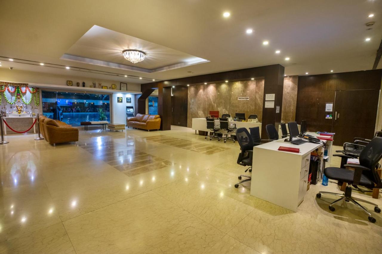 The Thane Club Екстериор снимка
