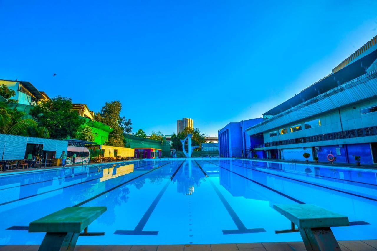 The Thane Club Екстериор снимка